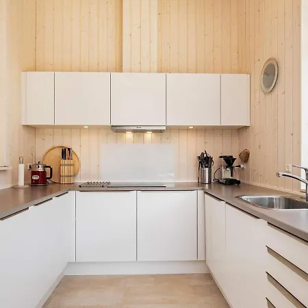 8 Person In L S Holiday home